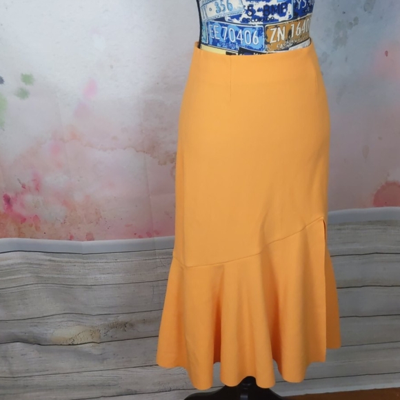 Finders Keepers Dresses & Skirts - Finders keepers midi skirt sorbet size 

Small